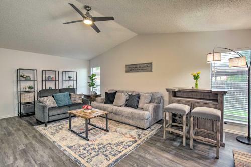 Cozy Irving Home With Fully Fenced Backyard!
