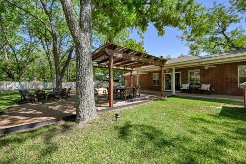 Cozy Haus With Bbq And Fire Pit! Close To Main St!