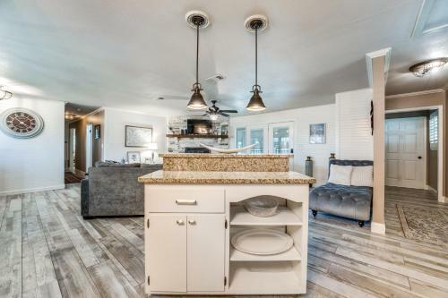 Charming Family & Pet Friendly 5 Bdrm Home Mins To Main St/wineries