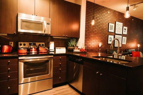 Apartamento Speakeasy And Come In. Designer Space W/ King Bed