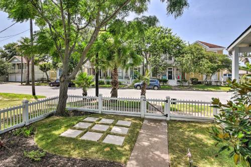 Historic Galveston Home Walk To The Strand!