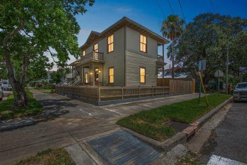 Coastal Corner Immaculate Mid-island Gem Home
