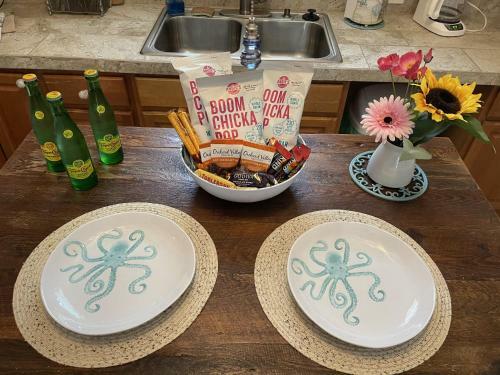 Charming Garden Cottage With Porretto Beach Pass!