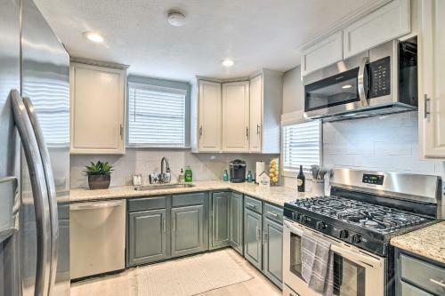 Galveston House Just Minutes From Attractions