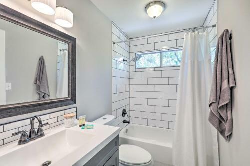 Retreat With Deck And Yard 4 Mi To Dtwn Austin!