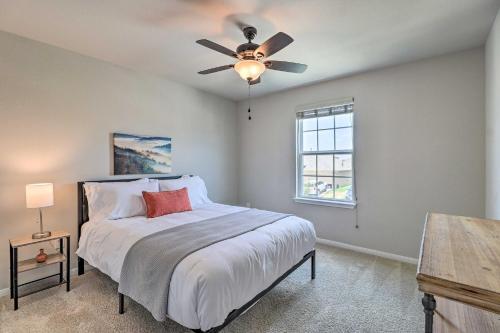 Roomy Austin Abode With Community Outdoor Pool!