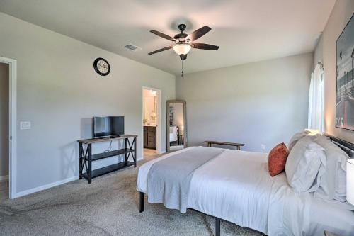Roomy Austin Abode With Community Outdoor Pool!