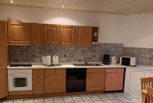 5 Room Apartment In Z�lpich