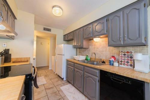 Large, Easy Access Single Story 3 Bed Home, 15mins Downtown Dallas