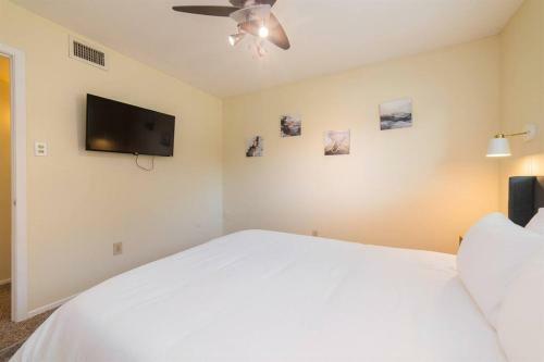 Large, Easy Access Single Story 3 Bed Home, 15mins Downtown Dallas
