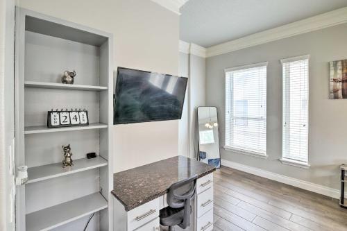 Charming Houston Townhome About 5 Mi To Downtown!