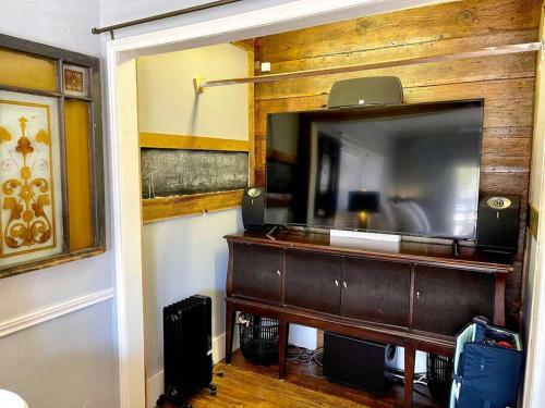 Stylish 4 Bedroom In Downtown Mckinney