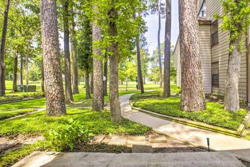 Apartamento Walden Golf Course Condo Near Lake Conroe!