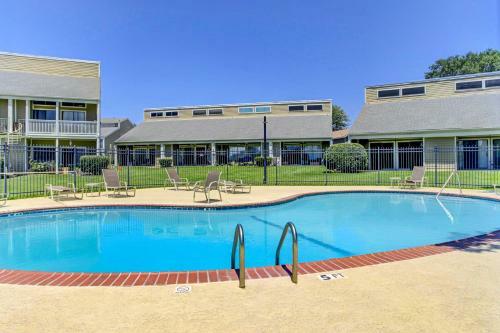 Gorgeous Lakefront Townhouse With Boat Dock!