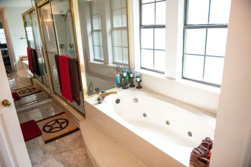 Bella Vista House On 22 Acres