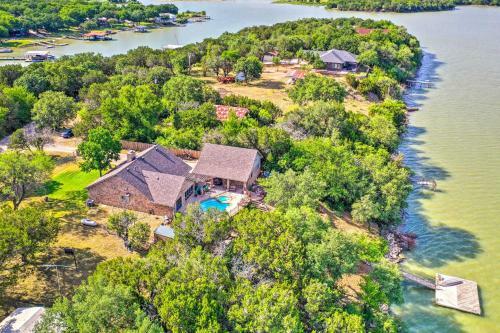 Lake Palo Pinto Retreat Dock And Private Pool!