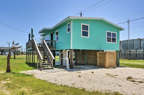 Breezy Surfside Beach Home With Deck And Grill!