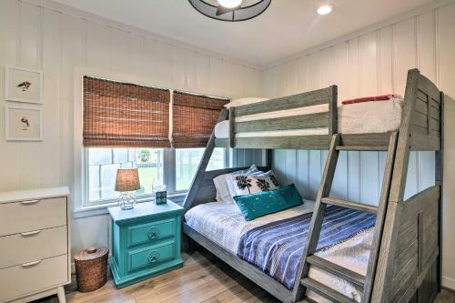 Breezy Surfside Beach Home With Deck And Grill!