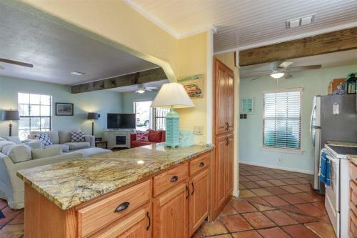 Caprice Cottage - Sun Harbor Cottage #1
