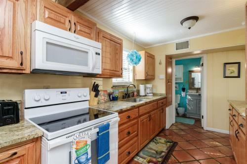Caprice Cottage - Sun Harbor Cottage #1