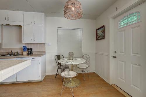 Seaflower - Cozy Beach Bungalow Home
