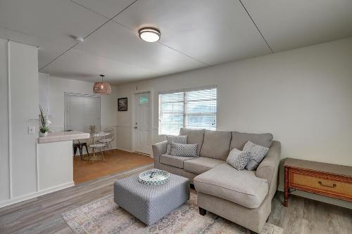 Seaflower - Cozy Beach Bungalow Home