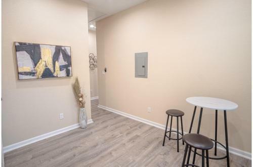 Beautiful Fenced 3br 2ba Near Exciting Downtown