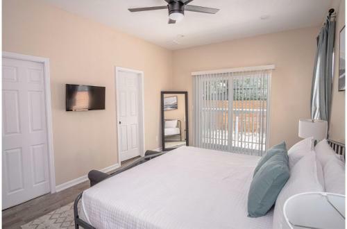 Beautiful Fenced 3br 2ba Near Exciting Downtown