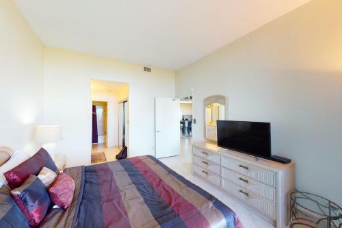 Suntide III Condominiums #101