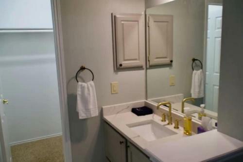 Rare Find Luxurious Cosy Home 5 Bed 3 Bath