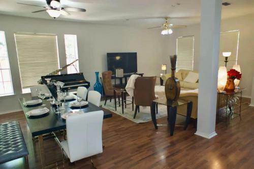 Rare Find Luxurious Cosy Home 5 Bed 3 Bath