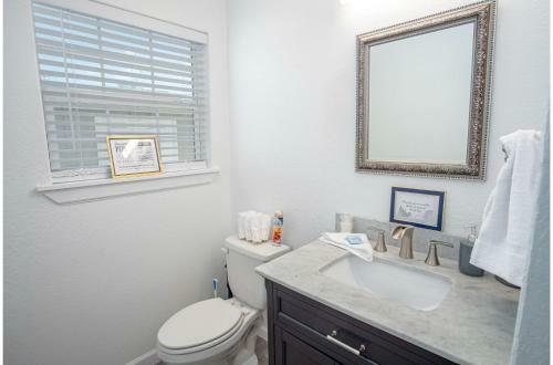 Splendid Gated 4 Br 2 Ba Home Near Downtown