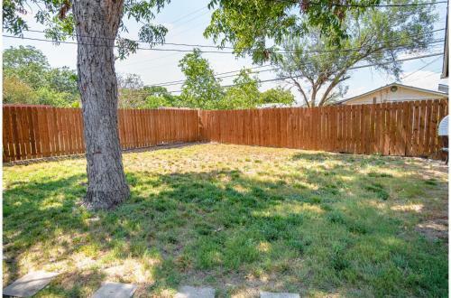 Splendid Gated 4 Br 2 Ba Home Near Downtown