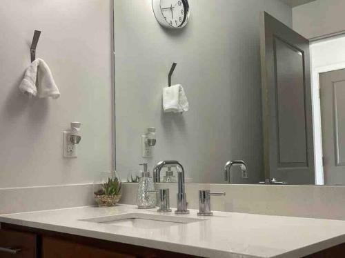 Luxury 1-bedroom Apartment