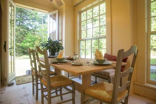 Villa Tuscan Luxury In Vermont - Private 25 Acres, Views