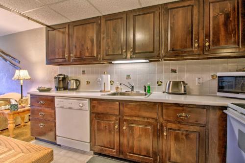 Ski-in And Ski-out Pico Mountain Townhome With Fireplace