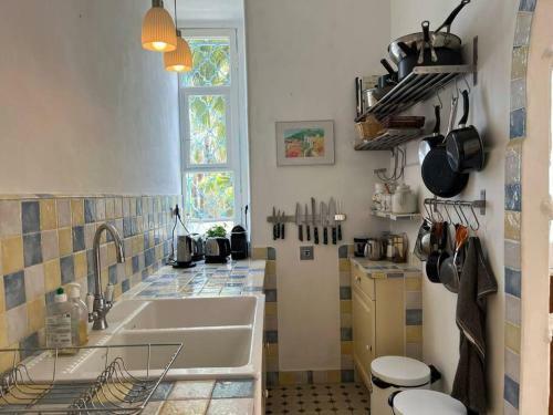 Beautiful Garden Apartment Steps From The Beach