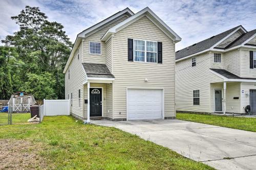 The Lucas Cheery House With Fenced Backyard!