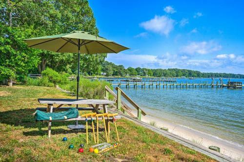 Bayside Deltaville Retreat With Beach And Grill!