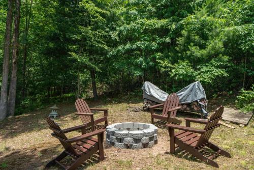 Chalet Cabin W Huge Deck Fire Pit Grill & Wifi