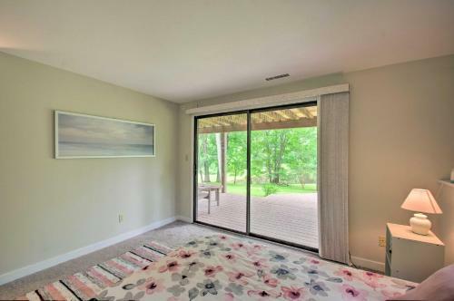 Nellysford Getaway With Canoes And Lake Access