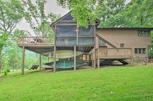 Nellysford Getaway With Canoes And Lake Access