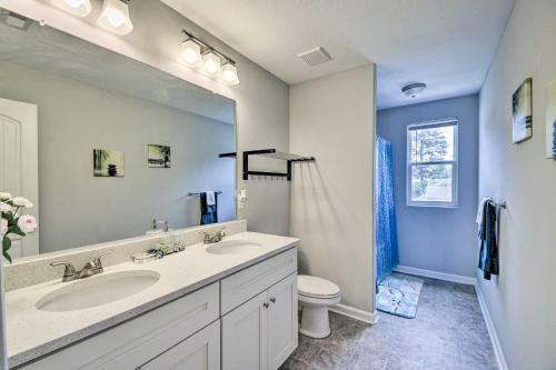 Spacious Norfolk Home With Yard About 1 Mi To Beach