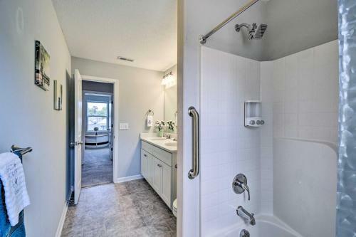 Spacious Norfolk Home With Yard About 1 Mi To Beach