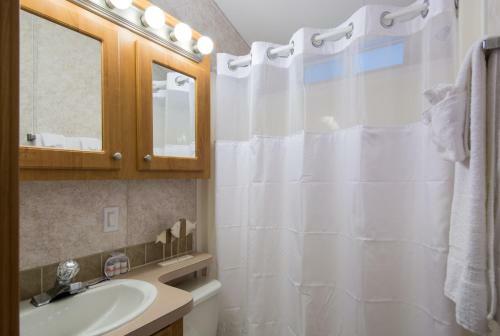 Bethpage Hewick Two-bedroom Cottage 26