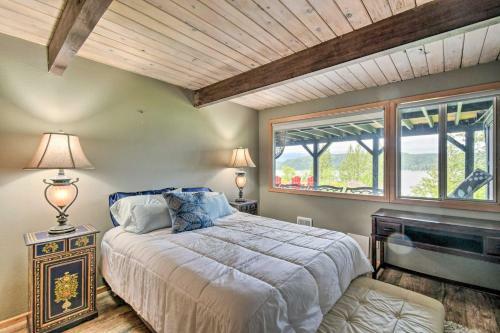 Bright And Airy Home With Sweeping View And Hot Tub
