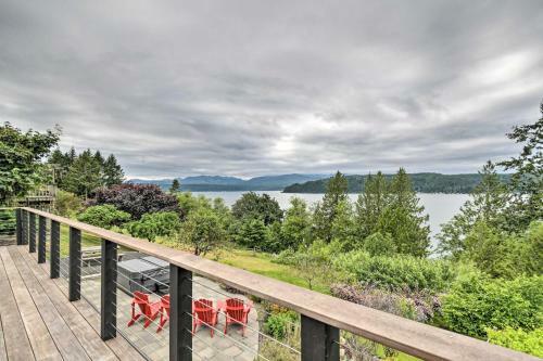 Bright And Airy Home With Sweeping View And Hot Tub