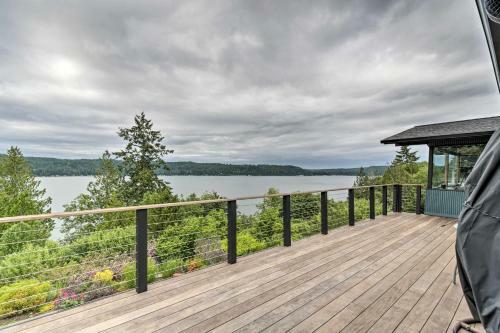 Bright And Airy Home With Sweeping View And Hot Tub