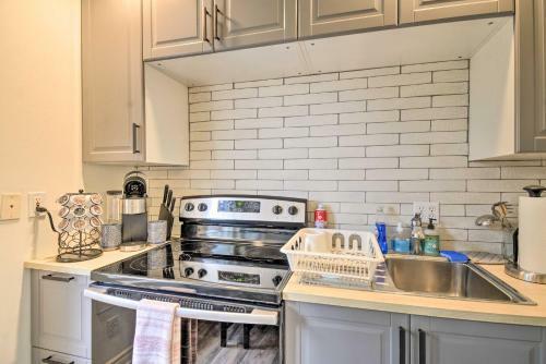 Island Gem With Shared Fire Pit, 3 Mi To Beach!