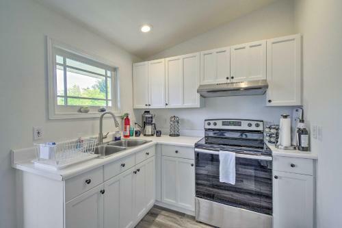 Downtown Vashon Townhome On A Lush Island!